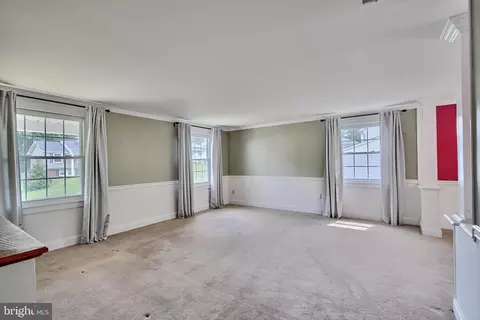 Living - 315 Blackburn Ct, Joppa, MD 21085 photo 2 of 7