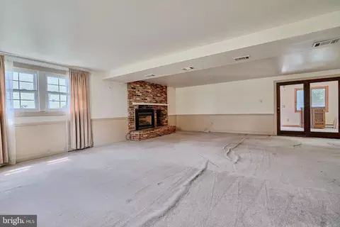 Living - 315 Blackburn Ct, Joppa, MD 21085 photo 5 of 7
