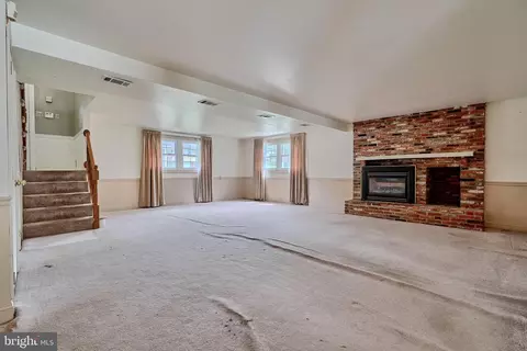 Living - 315 Blackburn Ct, Joppa, MD 21085 photo 7 of 7