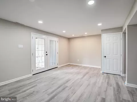 Living - 1016 W Shore Dr, Edgewood, MD 21040 photo 11 of 13