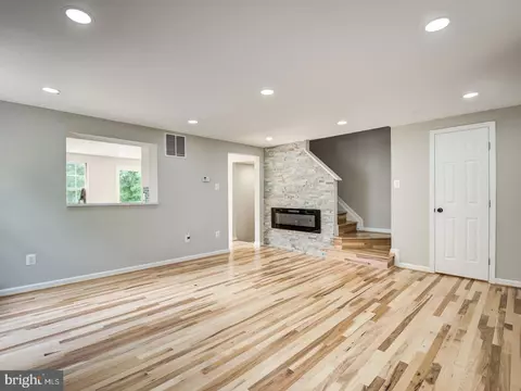 Living - 1016 W Shore Dr, Edgewood, MD 21040 photo 2 of 13