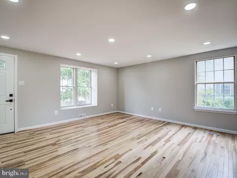 Living - 1016 W Shore Dr, Edgewood, MD 21040 photo 5 of 13