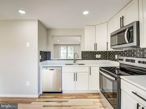 Kitchen - 1016 W Shore Dr, Edgewood, MD 21040 photo 4 of 5