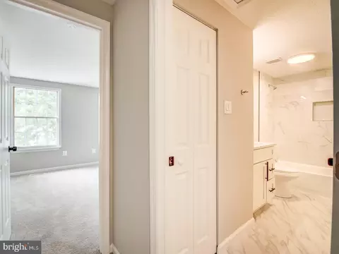 Entry Way - 1016 W Shore Dr, Edgewood, MD 21040 photo 4 of 6