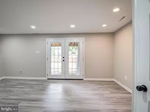 Living - 1016 W Shore Dr, Edgewood, MD 21040 photo 12 of 13