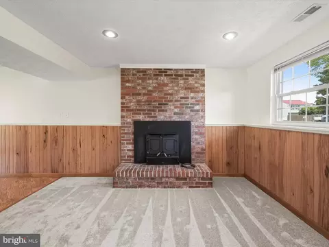 Living - 734 Shore Dr, Joppa, MD 21085 photo 7 of 10