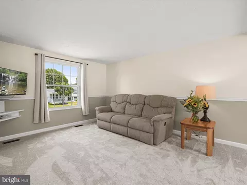Living - 734 Shore Dr, Joppa, MD 21085 photo 3 of 10