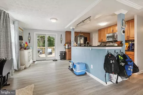 Entry Way - 82 Neptune Dr, Joppa, MD 21085 photo 2 of 2