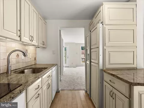 Kitchen - 308 Springdale Ct, Joppa, MD 21085 photo 4 of 7