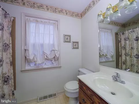 Bath - 2104 Rosante Ct, Fallston, MD 21047 photo 5 of 5