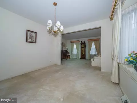 Living - 2104 Rosante Ct, Fallston, MD 21047 photo 4 of 10