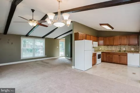 Living - 59 Neptune Dr, Joppa, MD 21085 photo 6 of 14