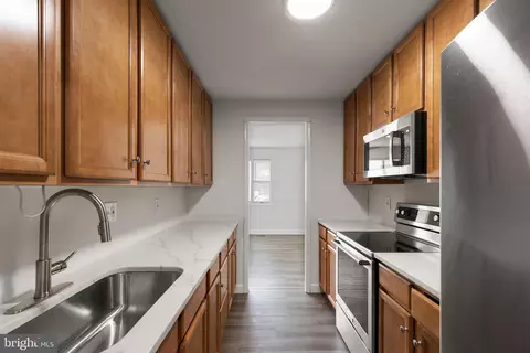 Kitchen - 655 Shore Dr, Joppa, MD 21085 photo 2 of 2