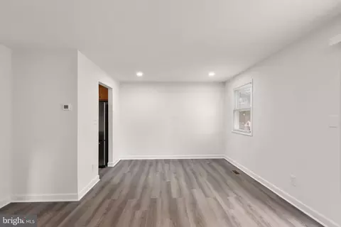 Living - 655 Shore Dr, Joppa, MD 21085 photo 3 of 7