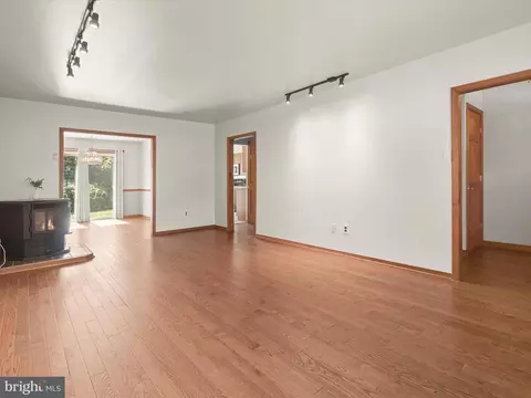 Living - 301 Burnside Ct, Joppa, MD 21085 photo 3 of 10