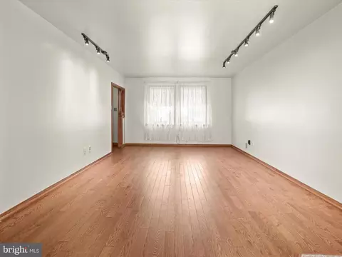 Living - 301 Burnside Ct, Joppa, MD 21085 photo 2 of 10