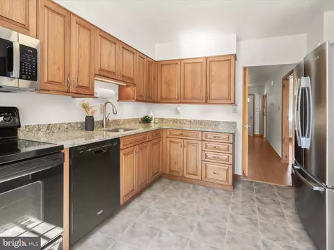 Kitchen - 301 Burnside Ct, Joppa, MD 21085 photo 4 of 5