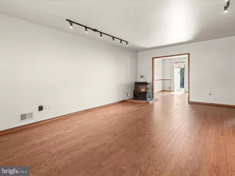 Living - 301 Burnside Ct, Joppa, MD 21085 photo 5 of 10