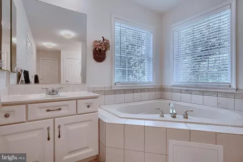 Bath - 1900 Coachman Ct, Fallston, MD 21047 photo 3 of 11