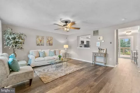 Living - 3339 Garrison Cir, Abingdon, MD 21009 photo 4 of 7