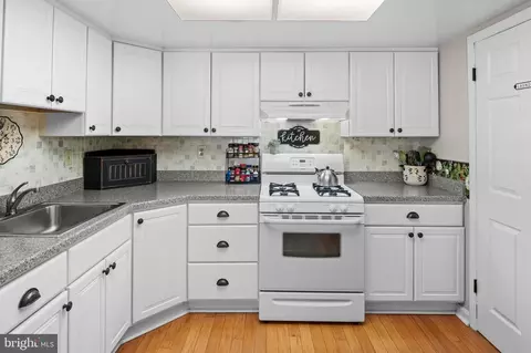 677 Towne Ctr, Joppa, MD 21085 photo 18