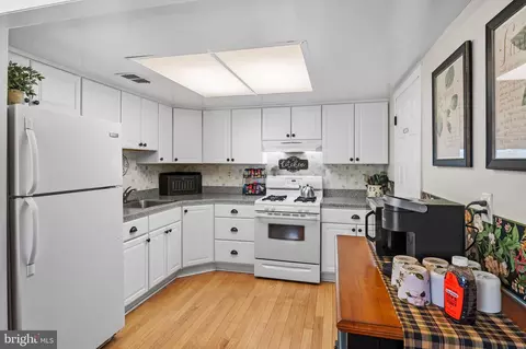 677 Towne Ctr, Joppa, MD 21085 photo 17