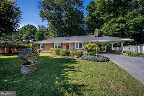 410 Streamside Dr, Fallston, MD 21047