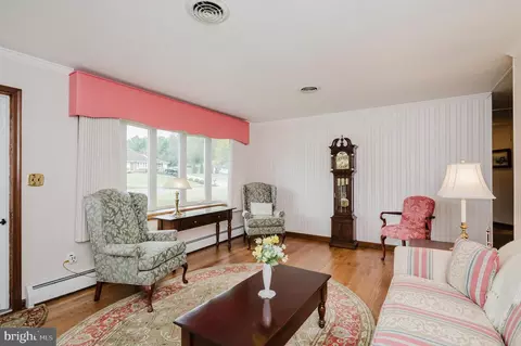 Living - 1321 Murgatroyd Rd, Fallston, MD 21047 photo 2 of 8