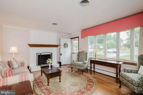 Living - 1321 Murgatroyd Rd, Fallston, MD 21047 photo 3 of 8