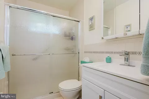 Bath - 1321 Murgatroyd Rd, Fallston, MD 21047 photo 1 of 2