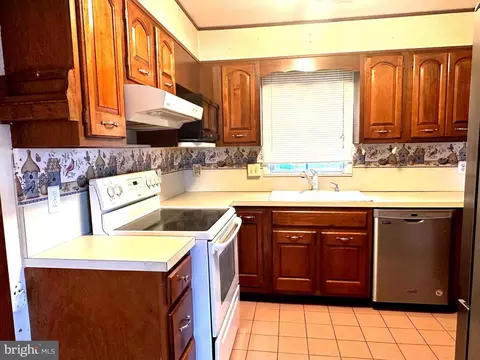305 Chandler Ct, Joppa, MD 21085 photo 4
