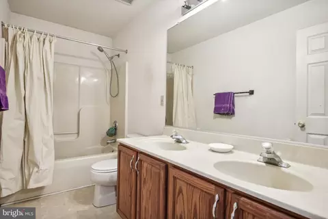 Bath - 1828 Mitchell Dr, Aberdeen, MD 21001 photo 1 of 4