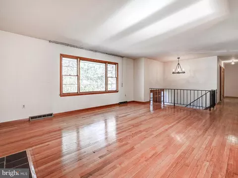 Living - 405 Stoney Ter, Fallston, MD 21047 photo 4 of 7
