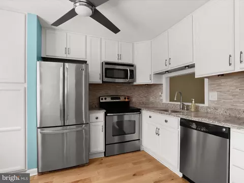 Kitchen - 3 G Neptune Dr, Joppa, MD 21085 photo 4 of 5