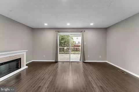 Living - 1014 Agate Dr, Edgewood, MD 21040 photo 2 of 6