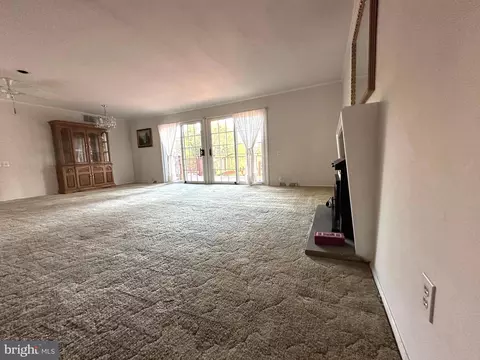 Living - 418 Larkspur Dr, Joppa, MD 21085 photo 2 of 3