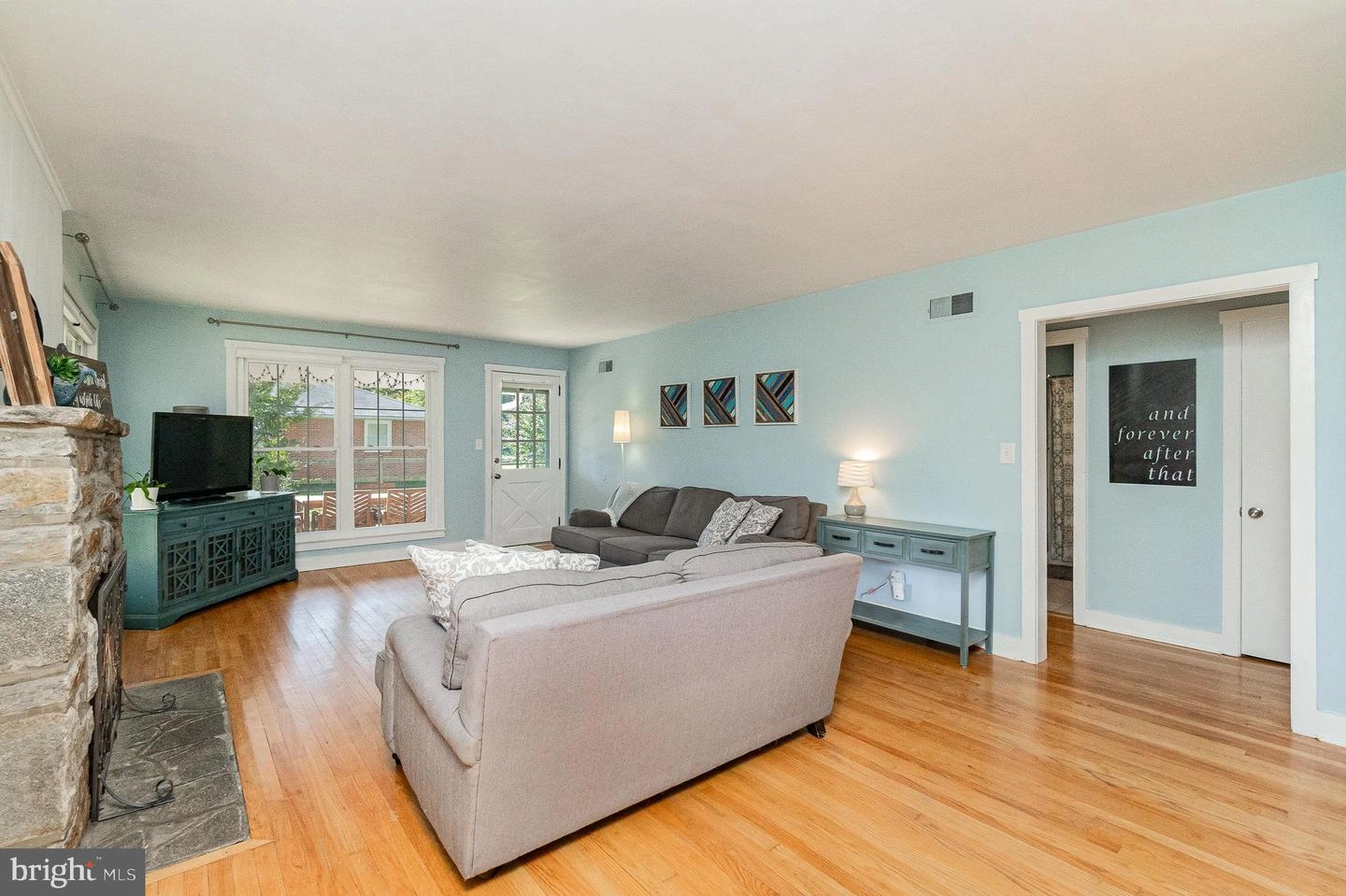 Living - 410 Mountain Rd, Fallston, MD 21047 photo 2 of 3