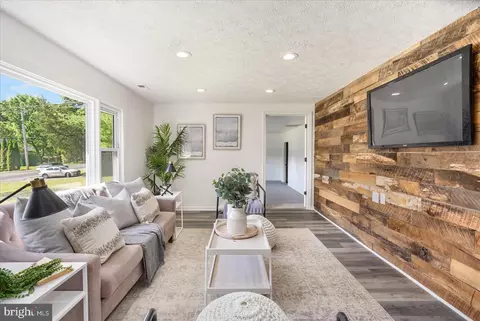 Living - 2806 Harford Rd, Fallston, MD 21047 photo 3 of 4