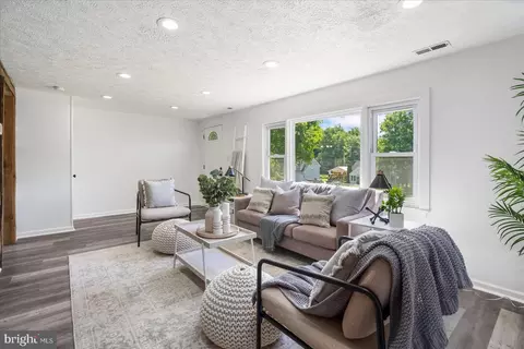 Living - 2806 Harford Rd, Fallston, MD 21047 photo 2 of 4