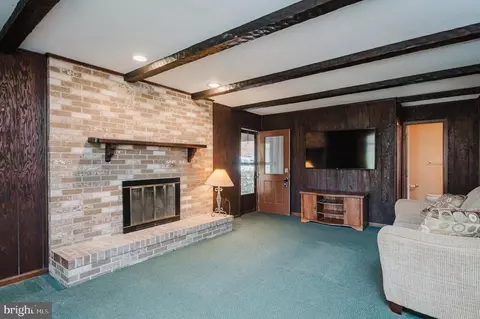 Living - 2602 Greene Ln, Fallston, MD 21047 photo 2 of 6