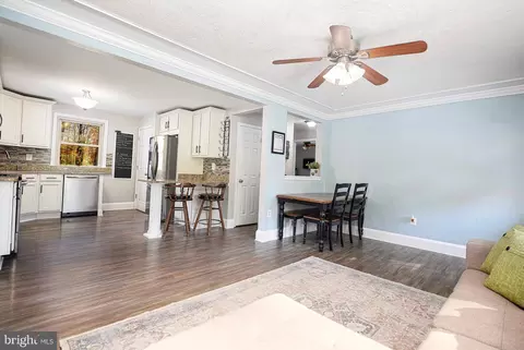 Entry Way - 409 Timber Ln, Joppa, MD 21085 photo 2 of 2