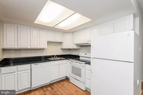Kitchen - 32 Court Dr, Joppa, MD 21085 photo 2 of 3