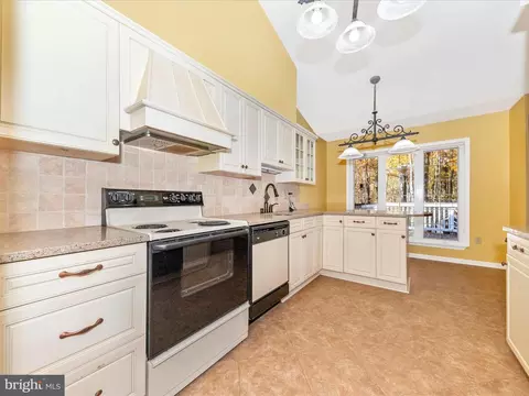 Kitchen - 730 Frans Dr, Abingdon, MD 21009 photo 2 of 7