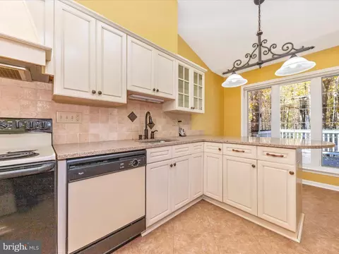 Kitchen - 730 Frans Dr, Abingdon, MD 21009 photo 4 of 7
