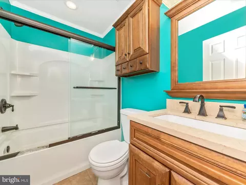 Bath - 730 Frans Dr, Abingdon, MD 21009 photo 2 of 3