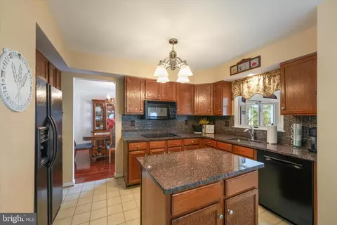 Kitchen - 3012 Cascade Dr, Abingdon, MD 21009 photo 2 of 3