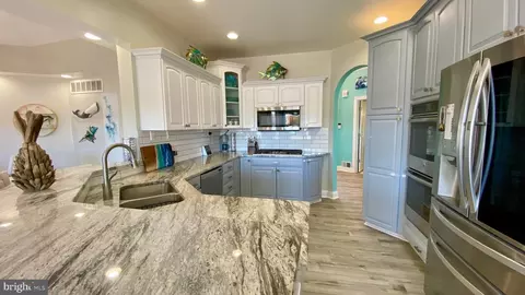Kitchen - 417 Shore Dr, Joppa, MD 21085 photo 5 of 7