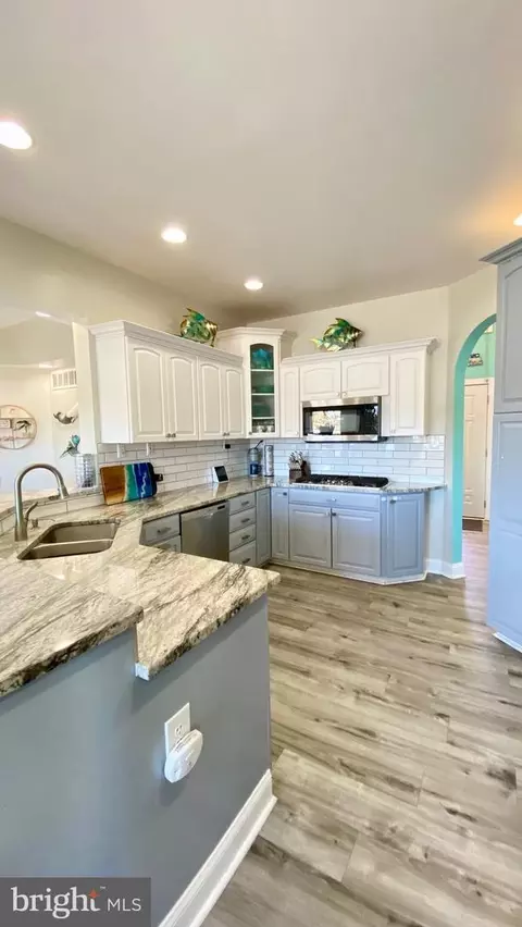 Kitchen - 417 Shore Dr, Joppa, MD 21085 photo 7 of 7