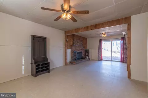 Living - 3040 Ebbtide Dr, Edgewood, MD 21040 photo 6 of 10