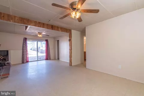 Living - 3040 Ebbtide Dr, Edgewood, MD 21040 photo 5 of 10